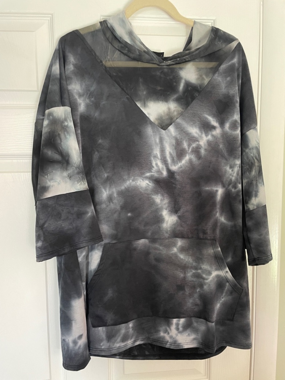 Blumin Tie-Dye V-Neck Hoodie Tunic in Charcoal Gray